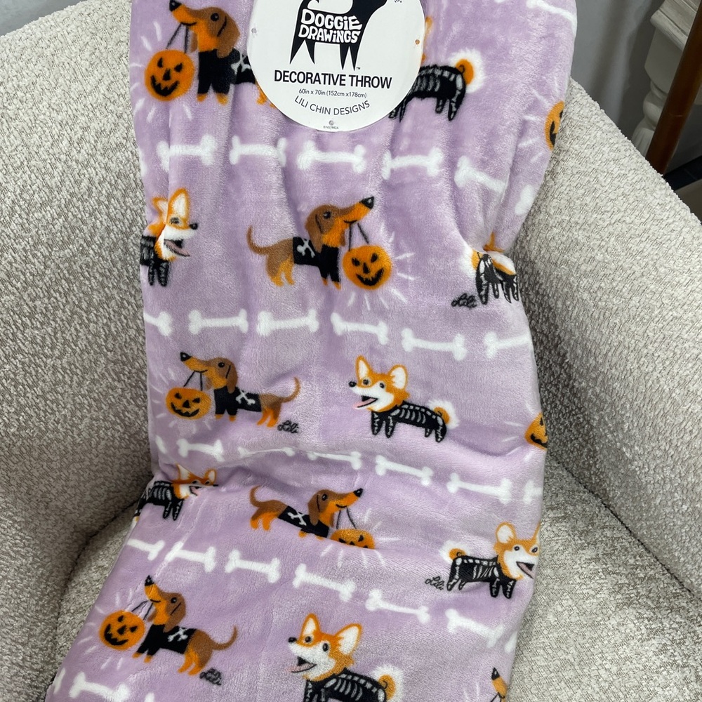 Halloween Dogs Dachshunds & Corgis in Costumes Purple Plush Throw Blanket NWT